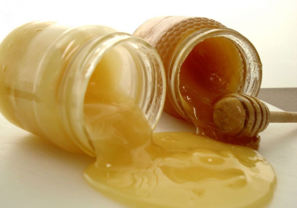 Почему мед не кристаллизуется и остается жидким в течение года: причины и способы предотвращения